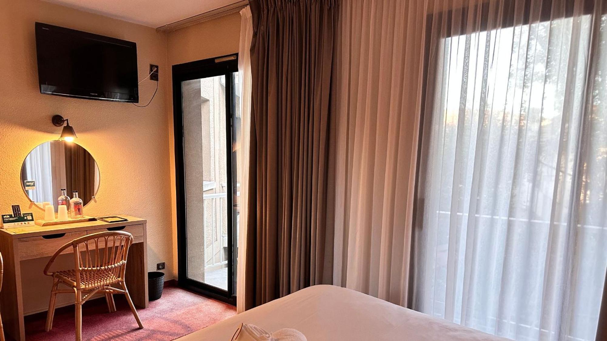 Logis Hotel Noemys Gradignan Buitenkant foto